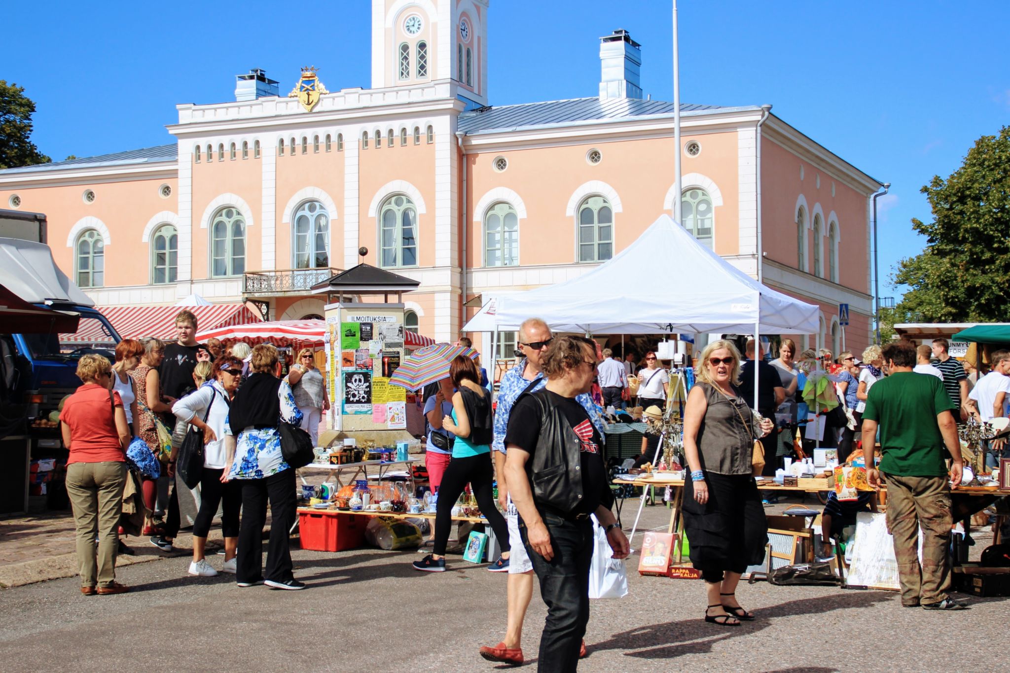 Juhannusmarkkinat . Loviisan torilla - Loviisan kaupunki